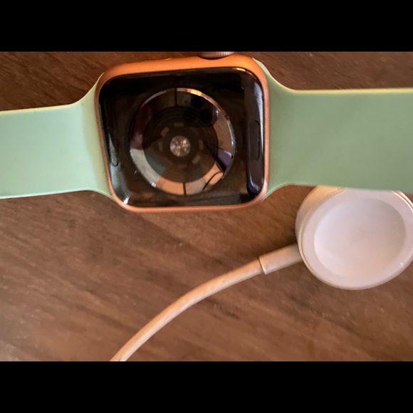 Apple watch serie 4 49 mm rose gold. - Picture 2 of 2